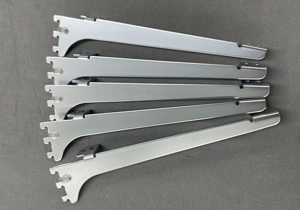 ブラケット（住宅収納用・店舗陳列用）の組立